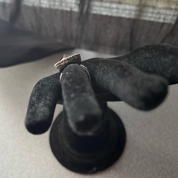 Vintage Leach & Gardner Garnet & Silver Circular Ring - Picture 6 of 15